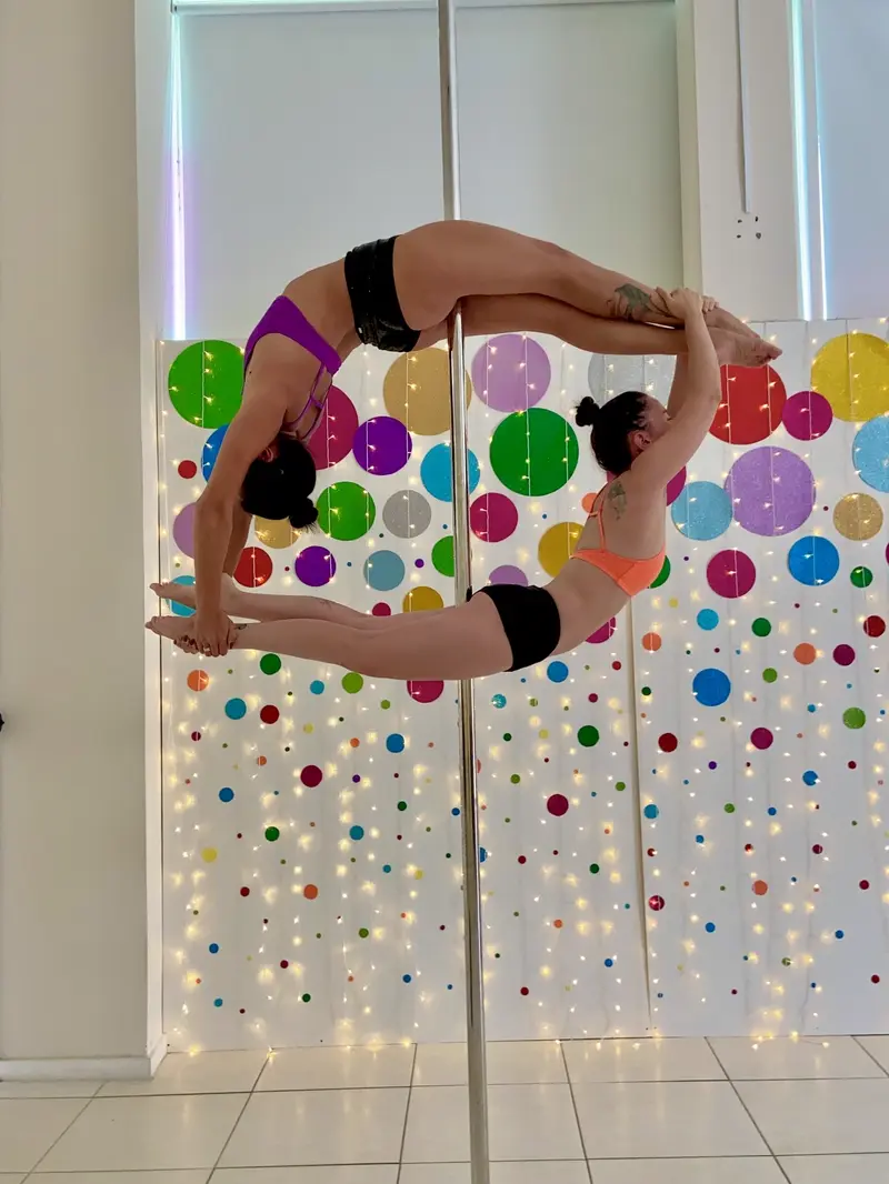Turma de pole dance do In.Verso Curitiba